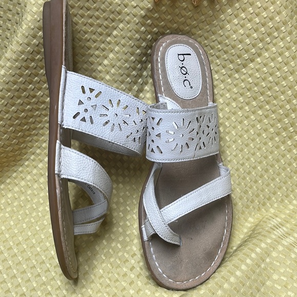 boc Shoes Boc Sandals Womens 9 M One Loop Slides White Faux Leather